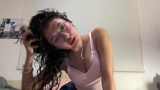 Alicatcua  online show from 03/21/26, 02:02