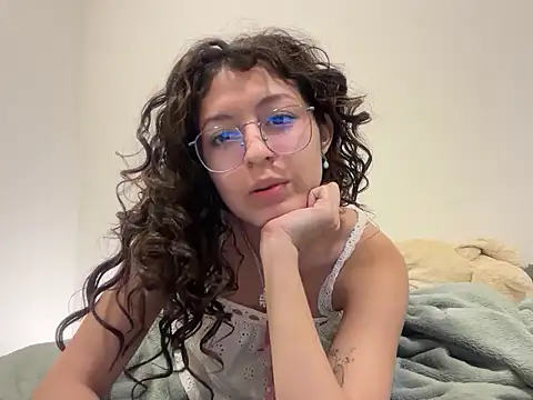 Alicatcua  online show from 05/20/26, 02:08