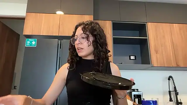 Snapshot of Alicatcua_ chatting on 06/07/26, 12:05 Alicatcua online show from 06/07/26, 12:05