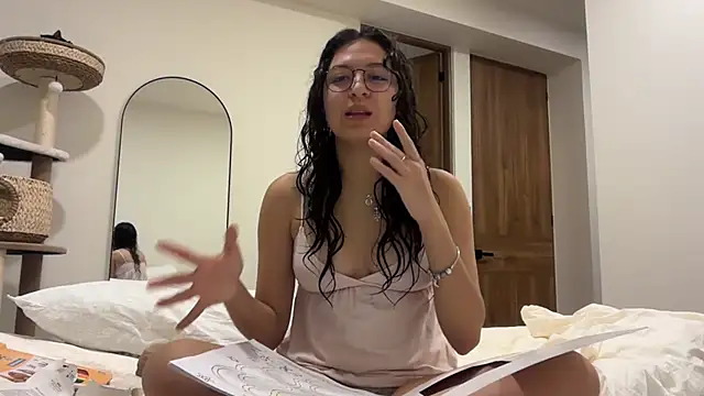 Snapshot of Alicatcua_ chatting on 07/17/26, 02:42 Alicatcua online show from 07/17/26, 02:42
