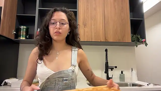 Snapshot of Alicatcua_ chatting on 07/09/26, 02:01 Alicatcua online show from 07/09/26, 02:01