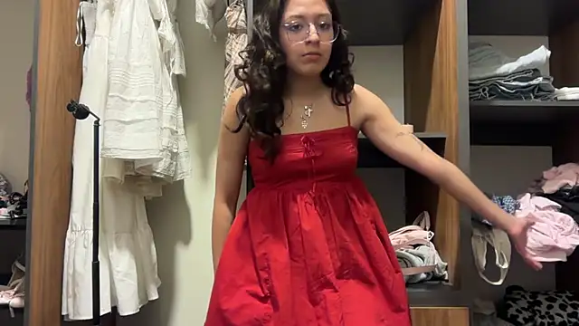 Alicatcua  online show from 05/27/26, 03:25