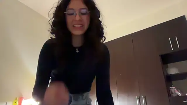 Alicatcua  online show from 05/11/26, 05:09