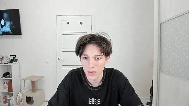 Snapshot of Mickleloveu chatting on 12/01/25, 04:19 Mickleloveu online show from 12/01/25, 04:19