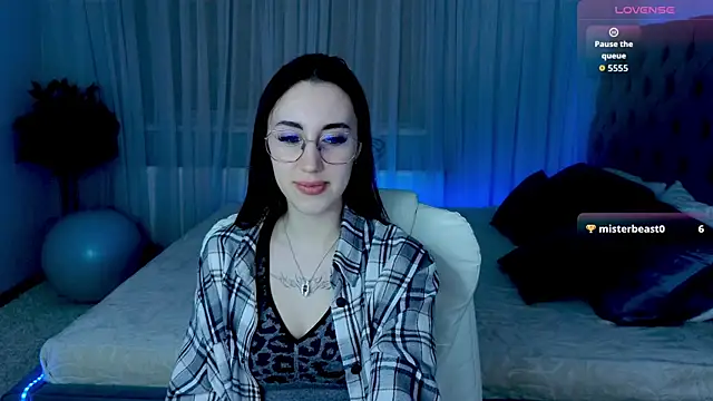 Miss  Linn online show from 12/04/25, 01:32