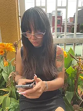 Mia fiire online show from 12/19/25, 07:16