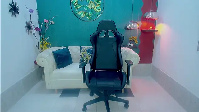 zahira1 online show from 12/13/25, 08:04