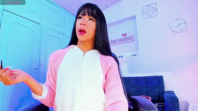 Hot Darliing online show from 01/13/26, 01:15