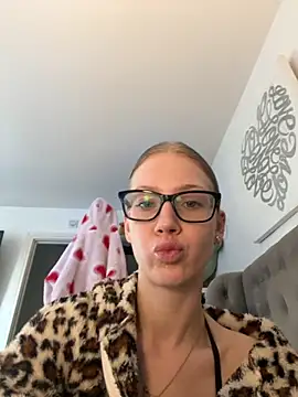 RosieLovexoxx online show from 11/30/25, 02:51