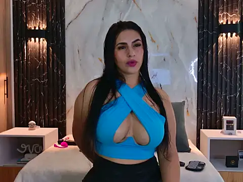 ChloeHolmes online show from 12/04/25, 10:58