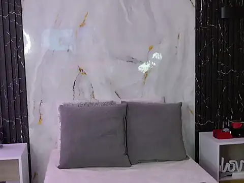 ChloeHolmes online show from 02/11/26, 10:48