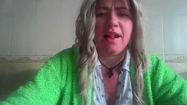 ClaireShannon online show from 12/18/25, 01:15