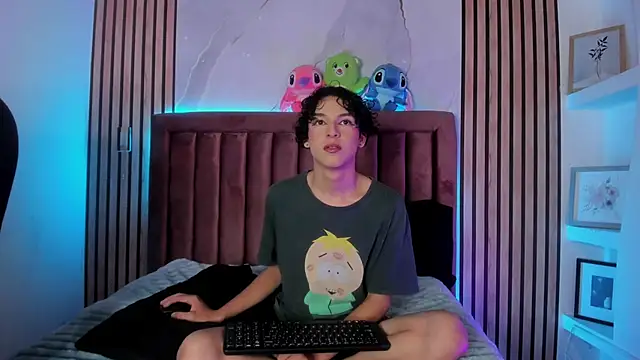 SthepanodiMonaco online show from 04/15/26, 03:23