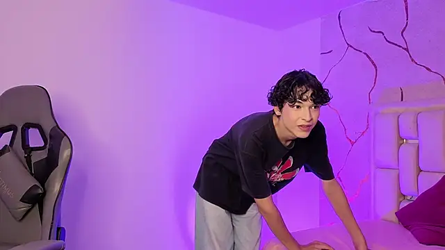 Snapshot of SthepanodiMonaco chatting on 02/13/26, 08:20 SthepanodiMonaco online show from 02/13/26, 08:20