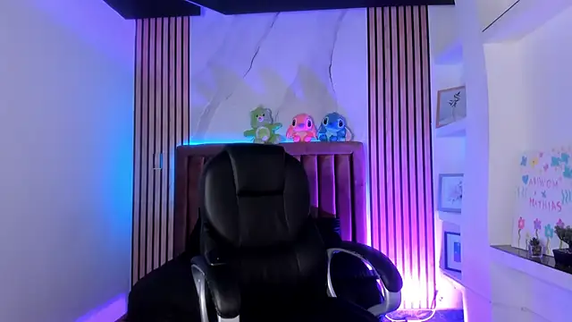 SthepanodiMonaco online show from 04/18/26, 03:31