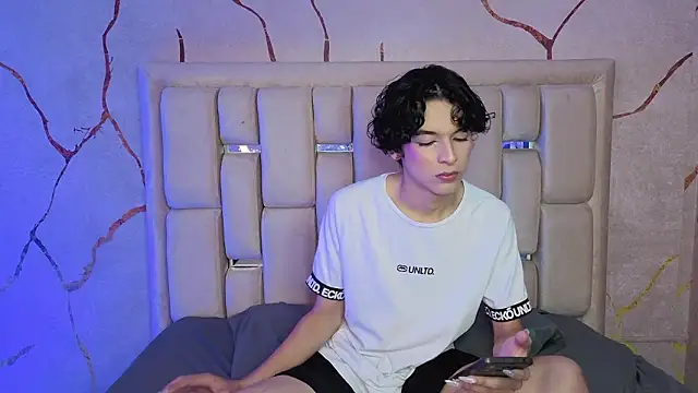 SthepanodiMonaco online show from 03/25/26, 03:39