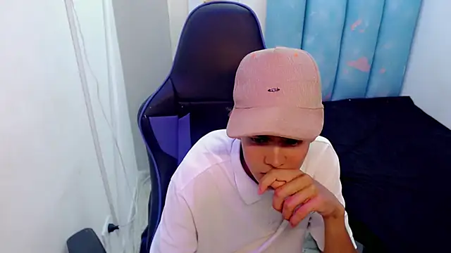 Snapshot of Lil_babyyy_ chatting on 11/28/25, 04:12 Lil babyyy online show from 11/28/25, 04:12