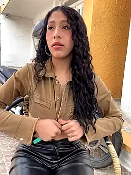 MiaScott Pink online show from 01/05/26, 05:27