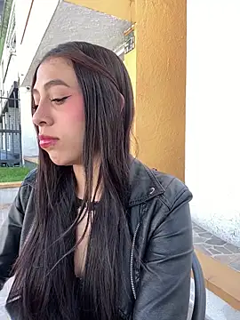 MiaScott Pink online show from 12/15/25, 02:34