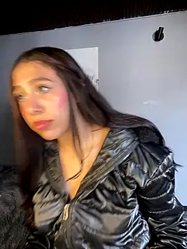 MiaScott Pink online show from 12/04/25, 02:27