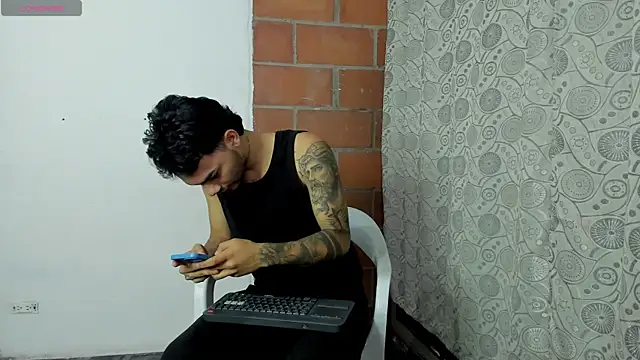 Snapshot of calvin-parker chatting on 12/19/25, 03:21 calvin-parker online show from 12/19/25, 03:21