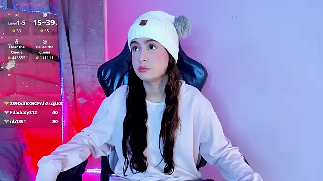 Snapshot of AntonellaLeon_ chatting on 12/17/25, 03:22 AntonellaLeon online show from 12/17/25, 03:22