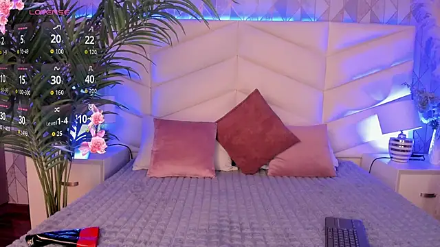 Lizzi Hotman  online show from 02/28/26, 08:08