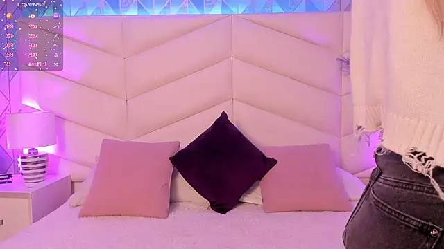 Lizzi Hotman  online show from 04/07/26, 08:43