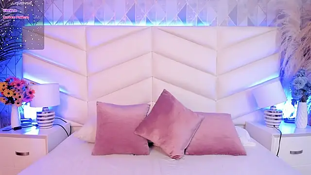 Lizzi Hotman  online show from 03/06/26, 08:37