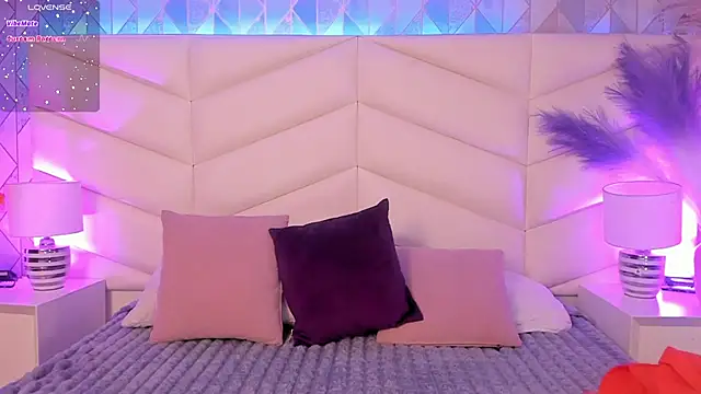 Lizzi Hotman  online show from 04/11/26, 07:28