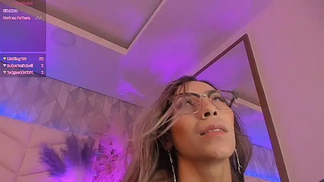 Lizzi Hotman  online show from 04/16/26, 09:39