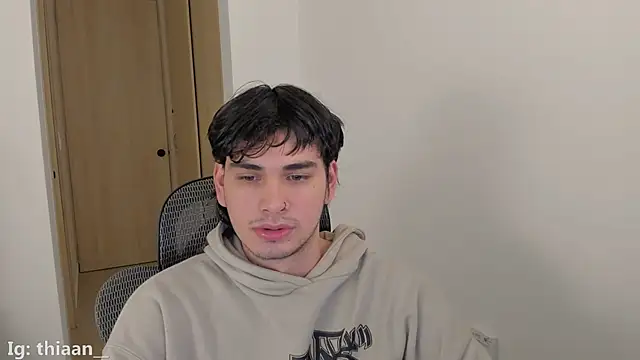 Snapshot of thiaann chatting on 11/28/25, 10:32 thiaann online show from 11/28/25, 10:32