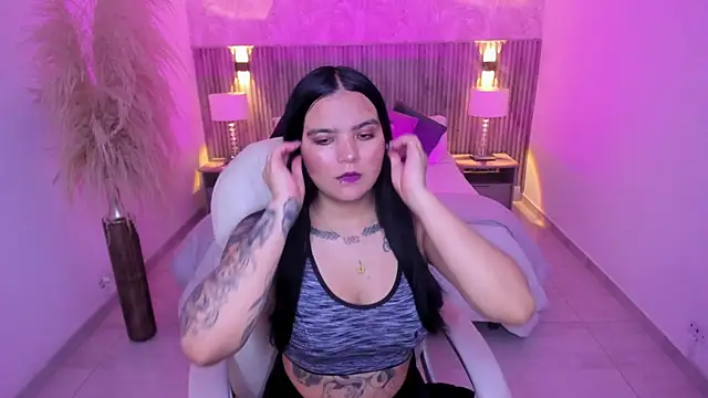 Snapshot of Allyson_brown_ chatting on 12/18/25, 07:29 Allyson brown online show from 12/18/25, 07:29