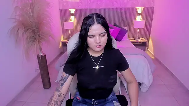 Snapshot of Allyson_brown_ chatting on 12/15/25, 08:03 Allyson brown online show from 12/15/25, 08:03