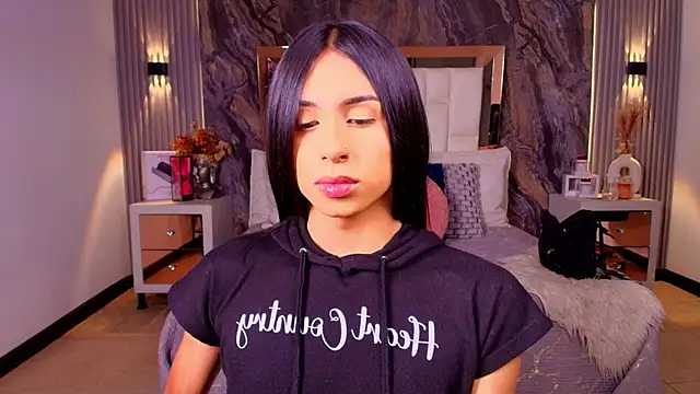 Caroline foster1 online show from 12/22/25, 11:43