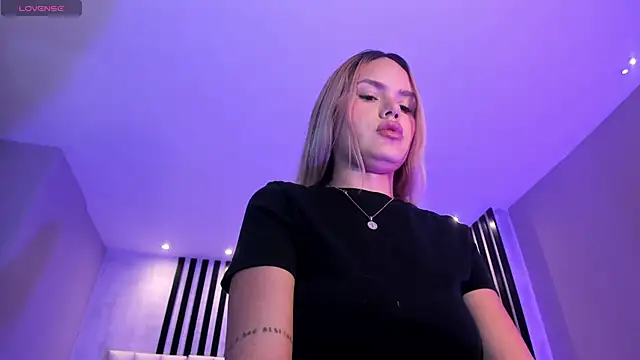 Snapshot of RossiRivers chatting on 03/11/26, 12:10 RossiRivers online show from 03/11/26, 12:10