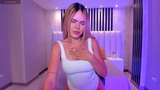 Snapshot of RossiRivers chatting on 03/10/26, 12:09 RossiRivers online show from 03/10/26, 12:09