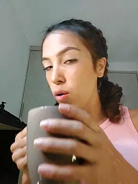 Snapshot of Lina_Carolina chatting on 12/15/25, 05:46 Lina Carolina online show from 12/15/25, 05:46