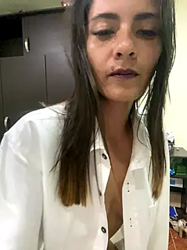 Snapshot of esperfanza_GS chatting on 12/15/25, 04:29 esperfanza GS online show from 12/15/25, 04:29