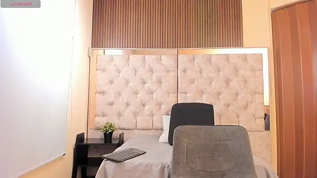  Caroline34 online show from 05/01/26, 11:04