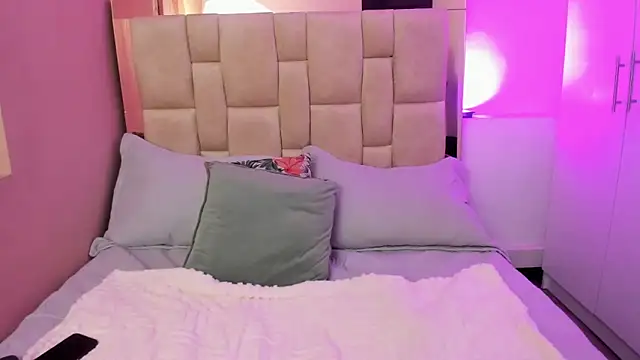 Nana  S online show from 12/14/25, 03:02