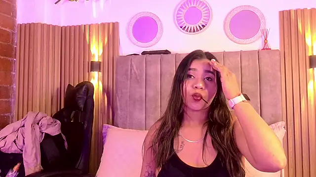 Lunaartistry online show from 12/17/25, 03:00