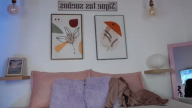 Lunaartistry online show from 12/18/25, 03:00