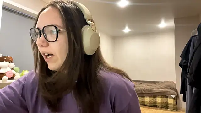 KerriMcbreen online show from 12/19/25, 02:37