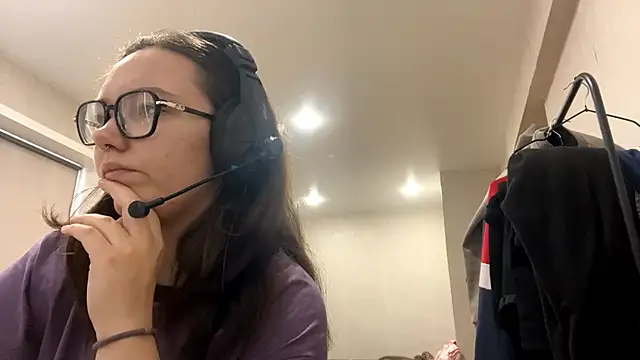 KerriMcbreen online show from 12/05/25, 04:22