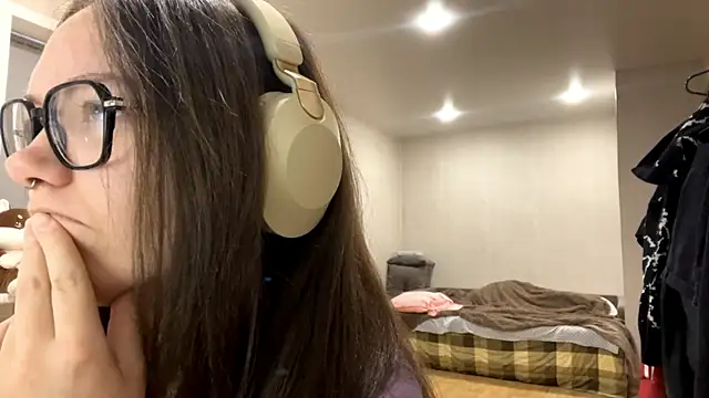 KerriMcbreen online show from 12/20/25, 03:09