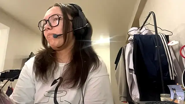 Snapshot of KerriMcbreen chatting on 11/29/25, 06:24 KerriMcbreen online show from 11/29/25, 06:24