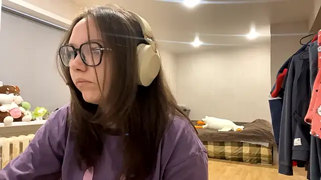 KerriMcbreen online show from 12/17/25, 03:11