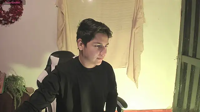 Snapshot of Asta_YunoXXX chatting on 12/15/25, 01:11 Asta YunoXXX online show from 12/15/25, 01:11