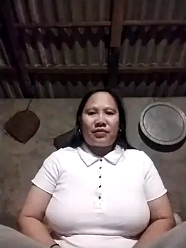 Snapshot of LeoPet2x chatting on 02/16/26, 09:02 LeoPet2x online show from 02/16/26, 09:02